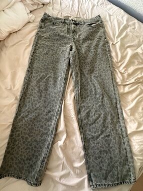 Universal Thread Wide-Leg Leopard Print Jeans in Faded Gray